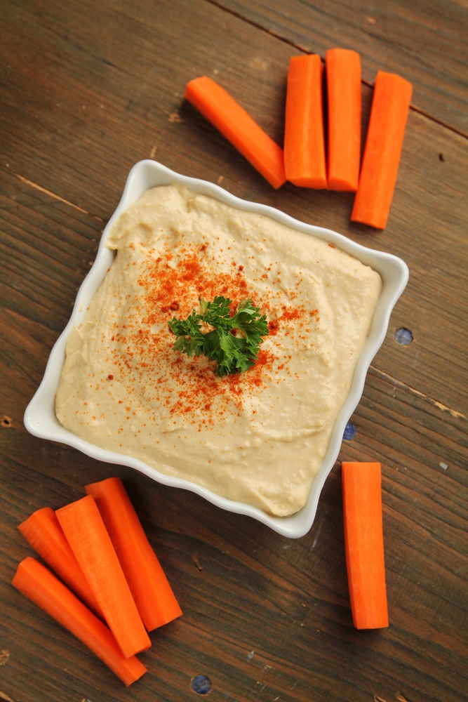 Karottensticks und Hummus